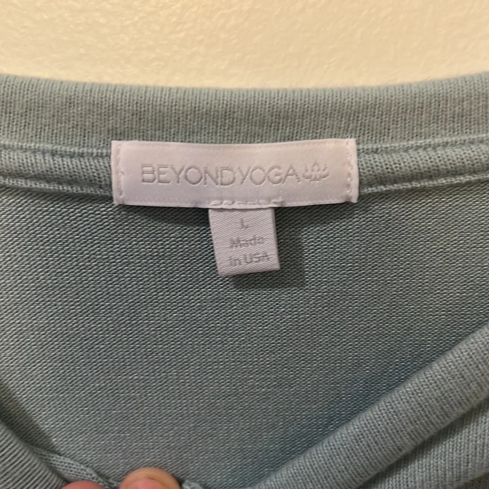 EUC Beyond Yoga Sweater - Picture 3 of 6
